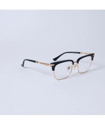 Black eyebrow-rimmed glasses