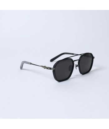 Black square-wing aviator...